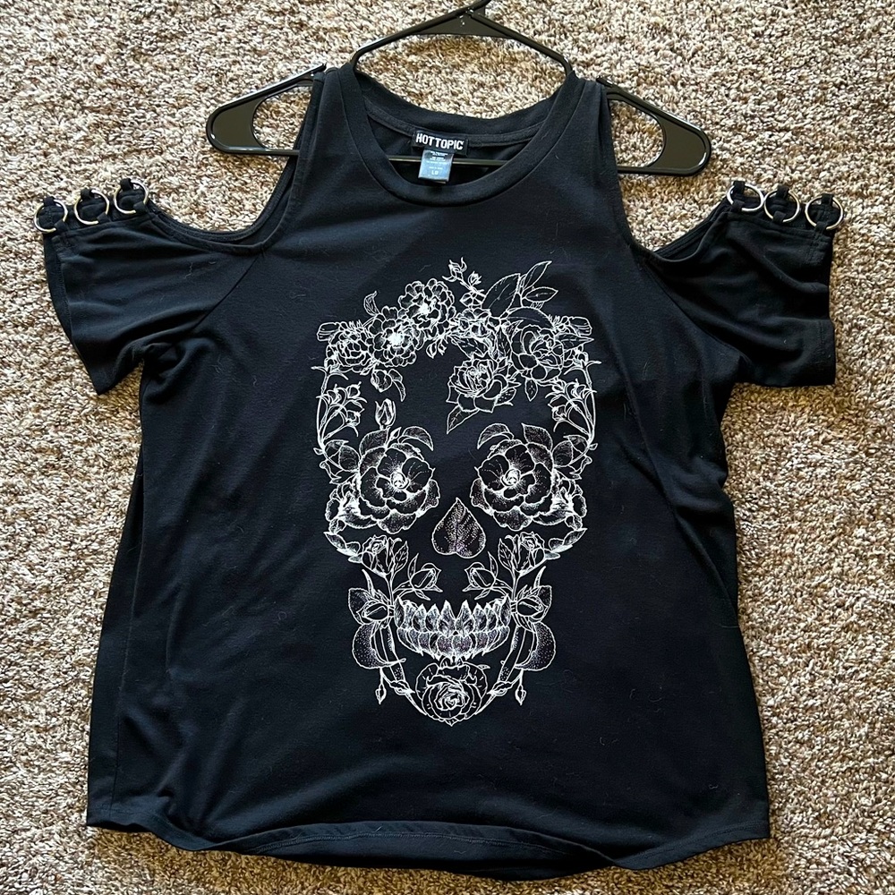 Cold shoulder floral skull top